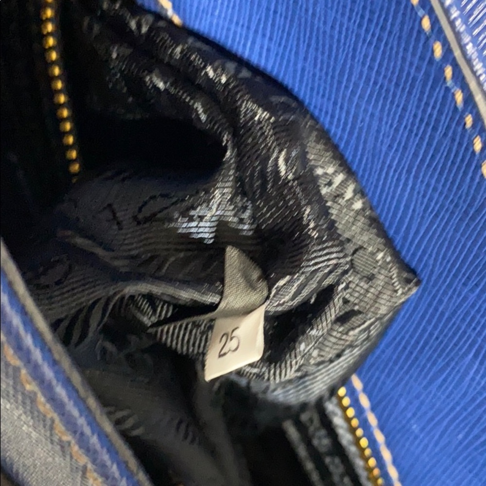 Prada bag - Picture 6 of 9